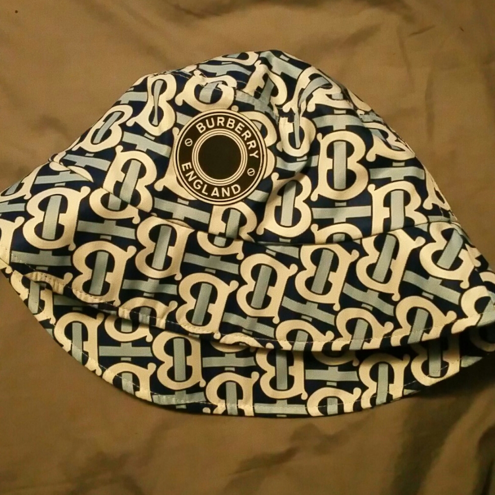 Used Burberry bucket hat. 4 years old. No stains